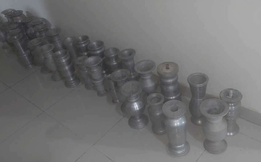 Qəbiristanlıqlardan metal güldanlar oğurlandı