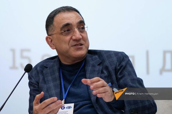 Rusiya-Ermənistan Universitetinin rektoru istefa verdi