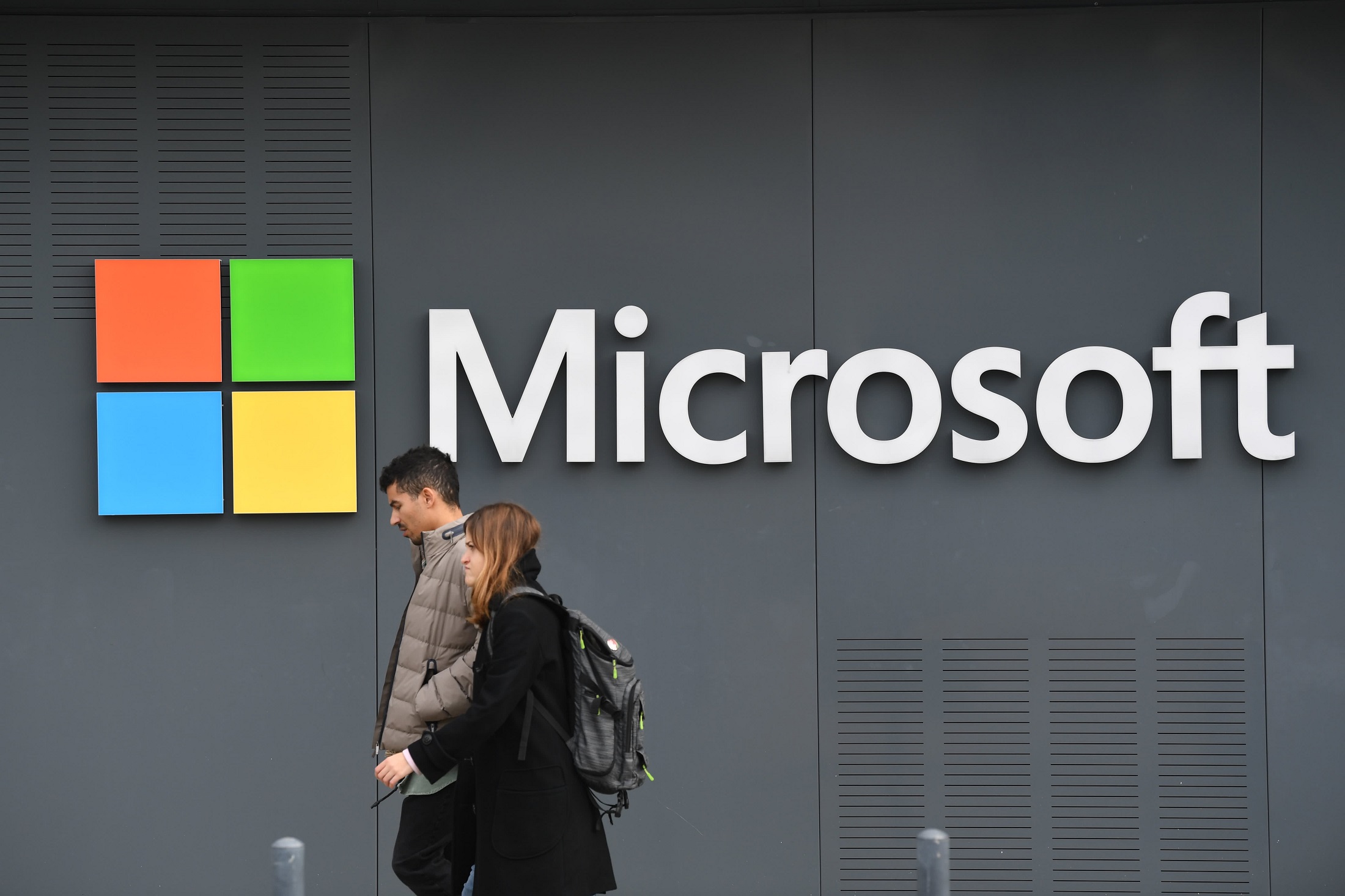 “Microsoft”un Azərbaycanı əhatə edən mərkəzi bu ölkədə olacaq