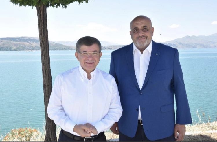 Davutoğlunun partiyasından İSTEFA: Az deputat yeri verilib