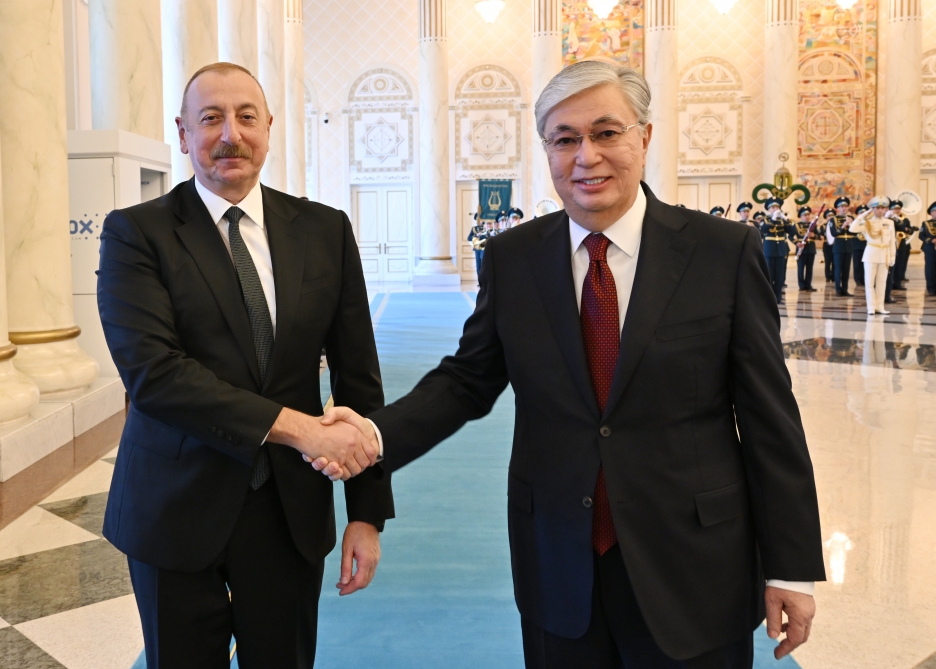 İlham Əliyev Tokayevi Azərbaycana səfərə dəvət etdi