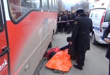 Avtobusla vurulan qadın xəstəxanada ÖLDÜ