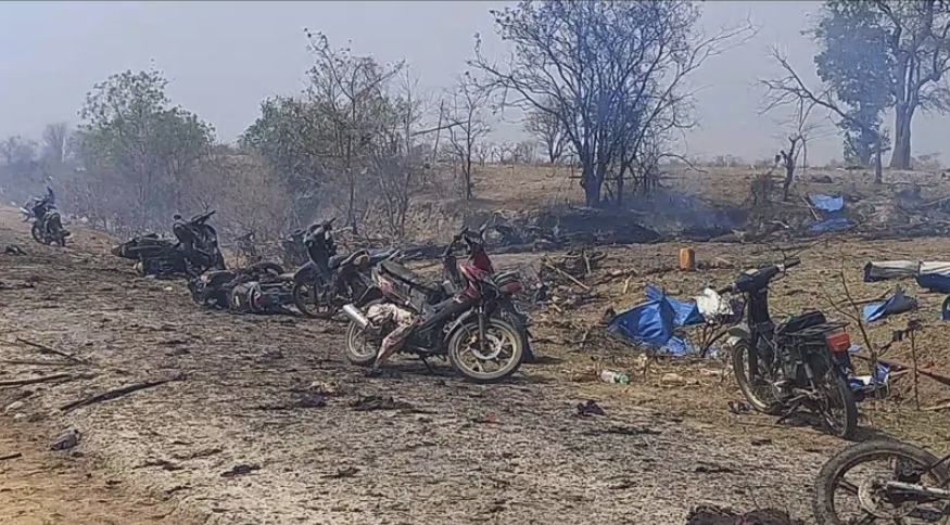 Myanma ordusu müxalif qüvvələrə zərbələr endirdi - 100 ölü