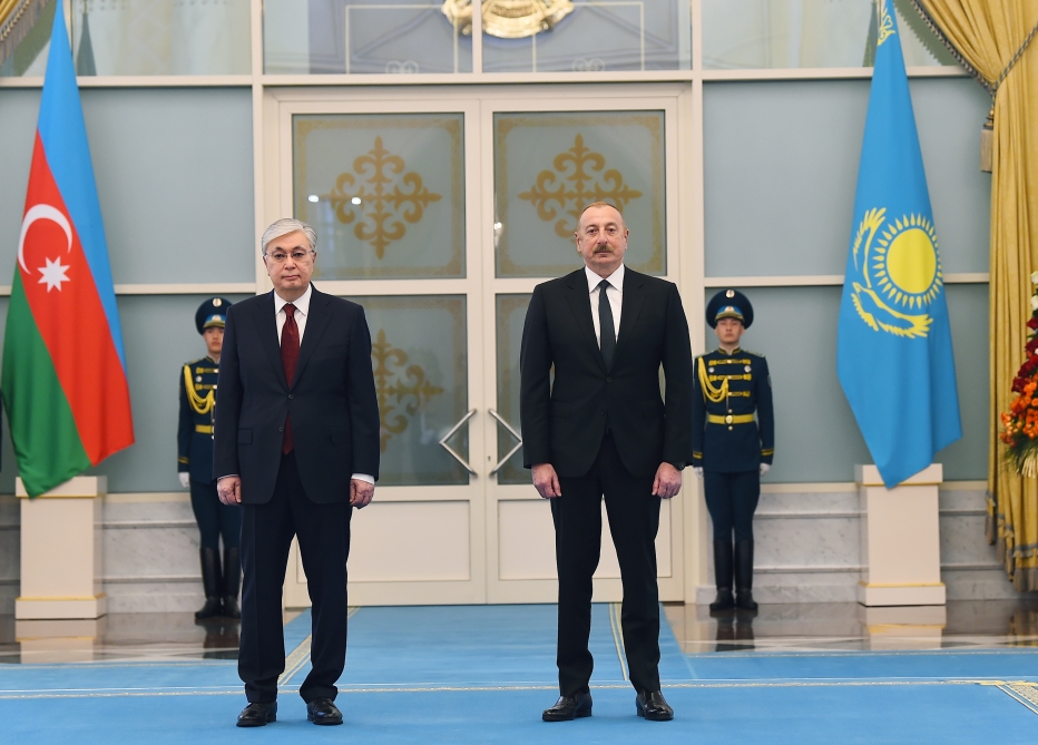 Azərbaycan Qazaxıstanı Rusiyanın “əsarətindən” xilas edir