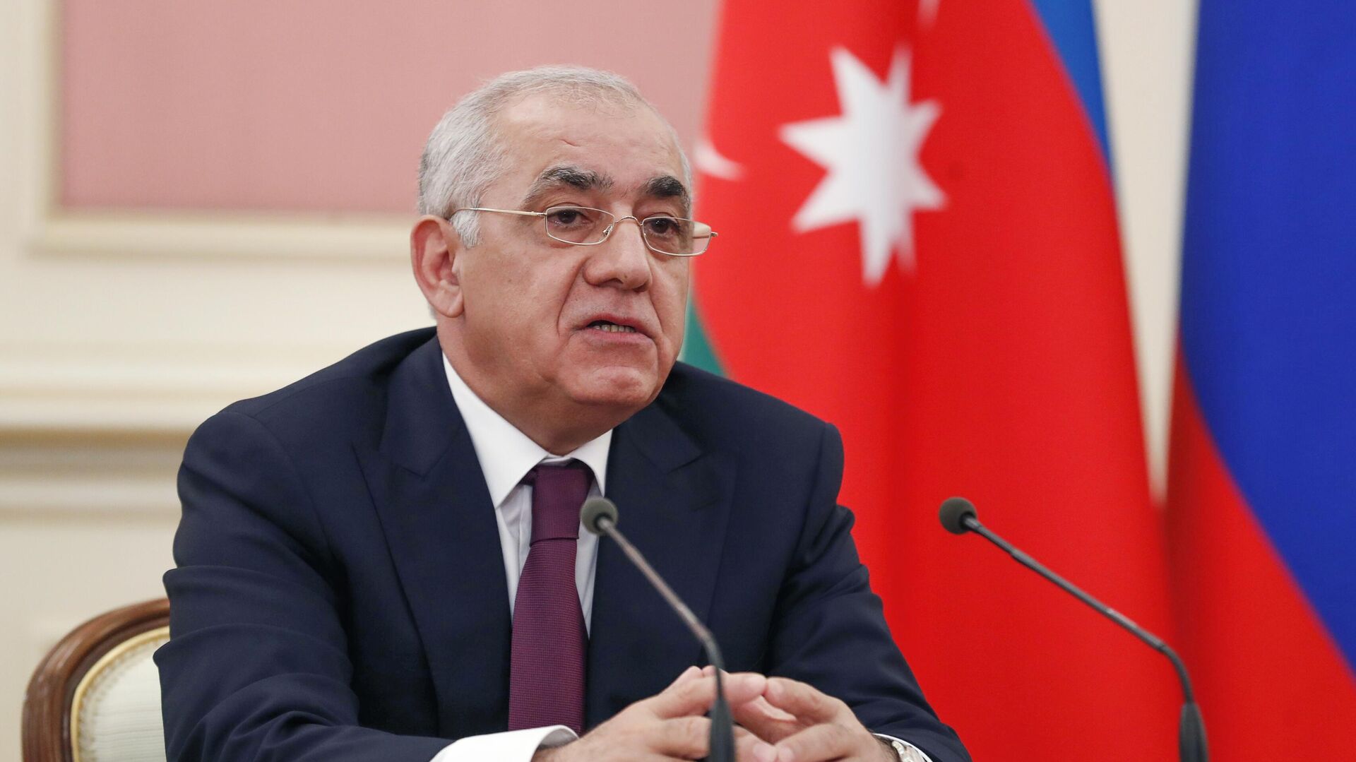 Əli Əsədov gömrüklə bağlı qərar İMZALADI