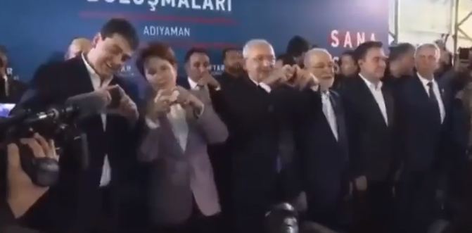 Akşener Uysala ürək tutmağı öyrədir - VİDEO