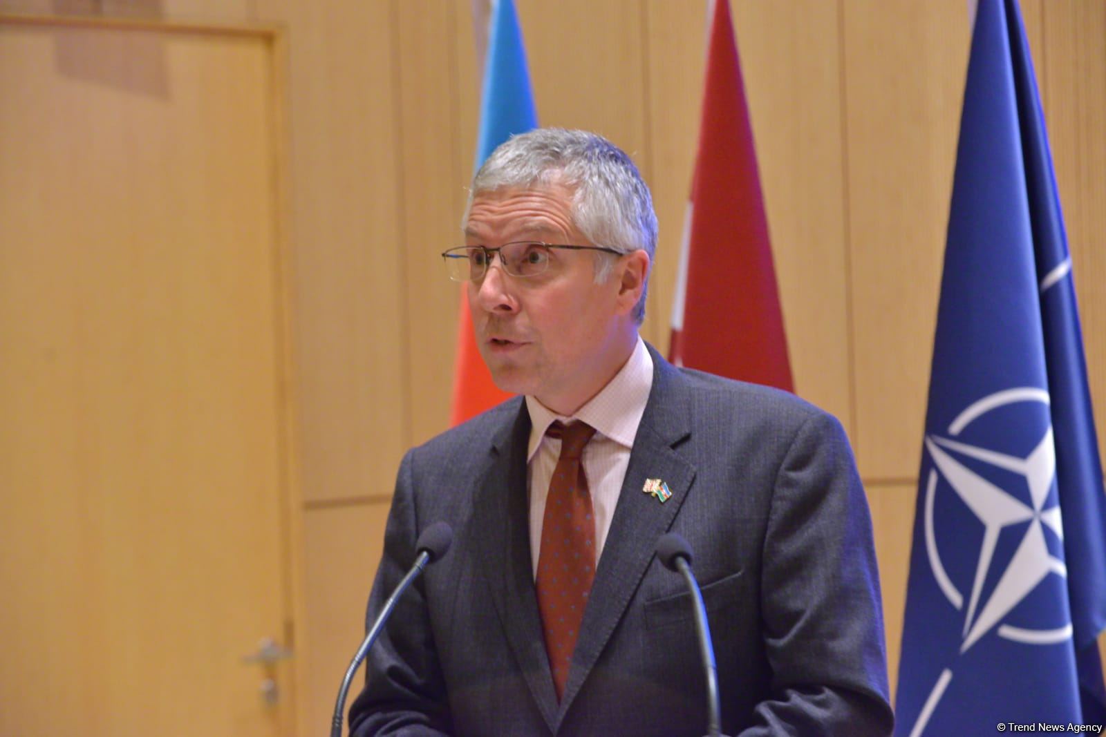 Bu cür rəftar yolverilməzdir - Britaniya səfiri əsgərin döyülməsini PİSLƏDİ