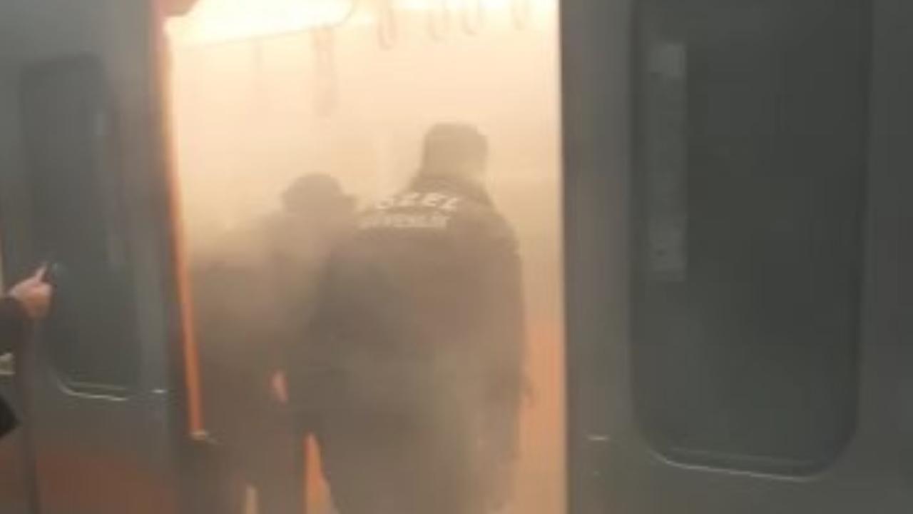 İstanbul metrosunda həyəcanlı anlar - Vaqonlar tüstüləndi