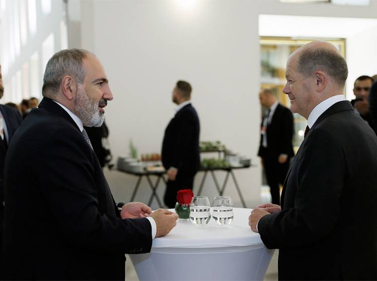 Almaniyadan Paşinyana sərt XƏBƏRDARLIQ
