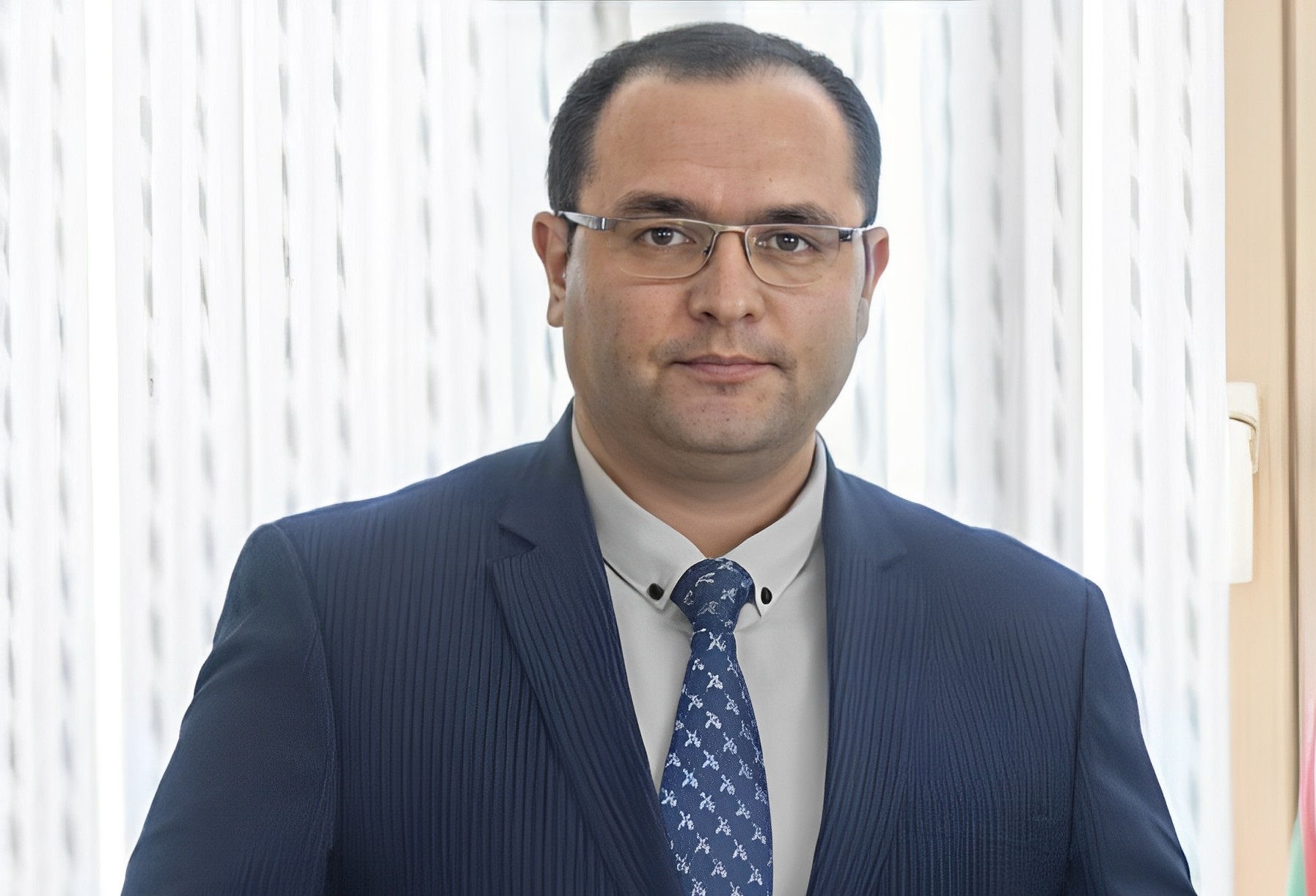 Prezidentin köməkçisi yeni naziri kollektivə təqdim etdi
