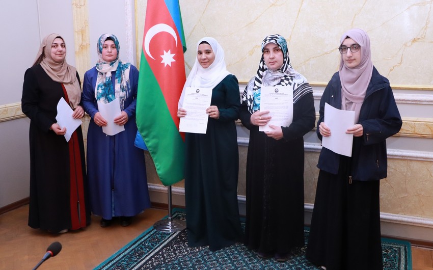 Daha 5 qadın məscidlərə təyinat aldı