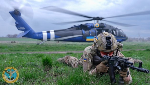 Ukrayna kəşfiyyatı “Black Hawk” helikopterindən istifadə edir