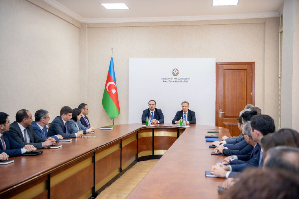 Yeni kənd təsərrüfatı naziri kollektivə təqdim olundu