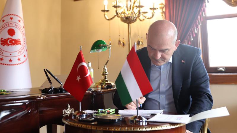 Soylu macarıstanlı həmkarı ilə danışdı