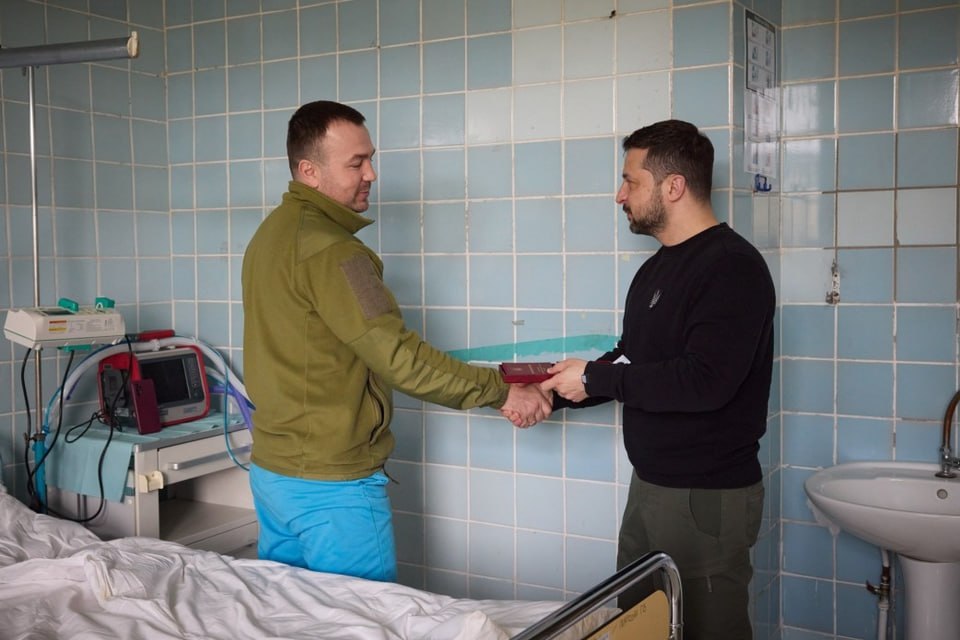 Zelenski Donetskdə hospitala baş çəkdi - FOTOLAR