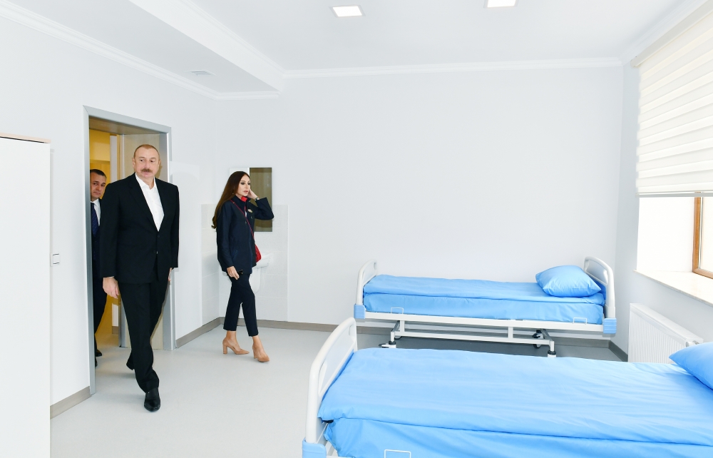 Prezidentlə xanımı Doğum Evi və Uşaq Poliklinikasına baş çəkdi - FOTO 