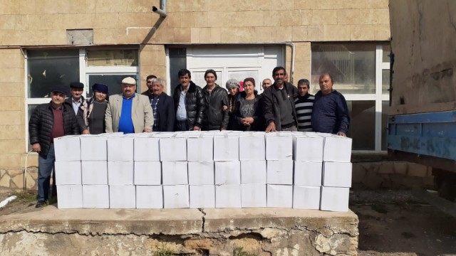 Deputat şəhid və qazi ailələrinə bayram sovqatları göndərdi - FOTOLAR