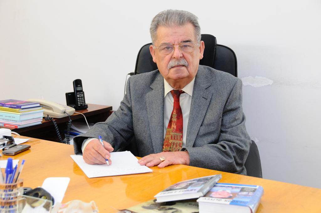 Professor universitetə qarşı qarayaxma kampaniyası aparan “ekspertləri” açıq müzakirəyə ÇAĞIRDI