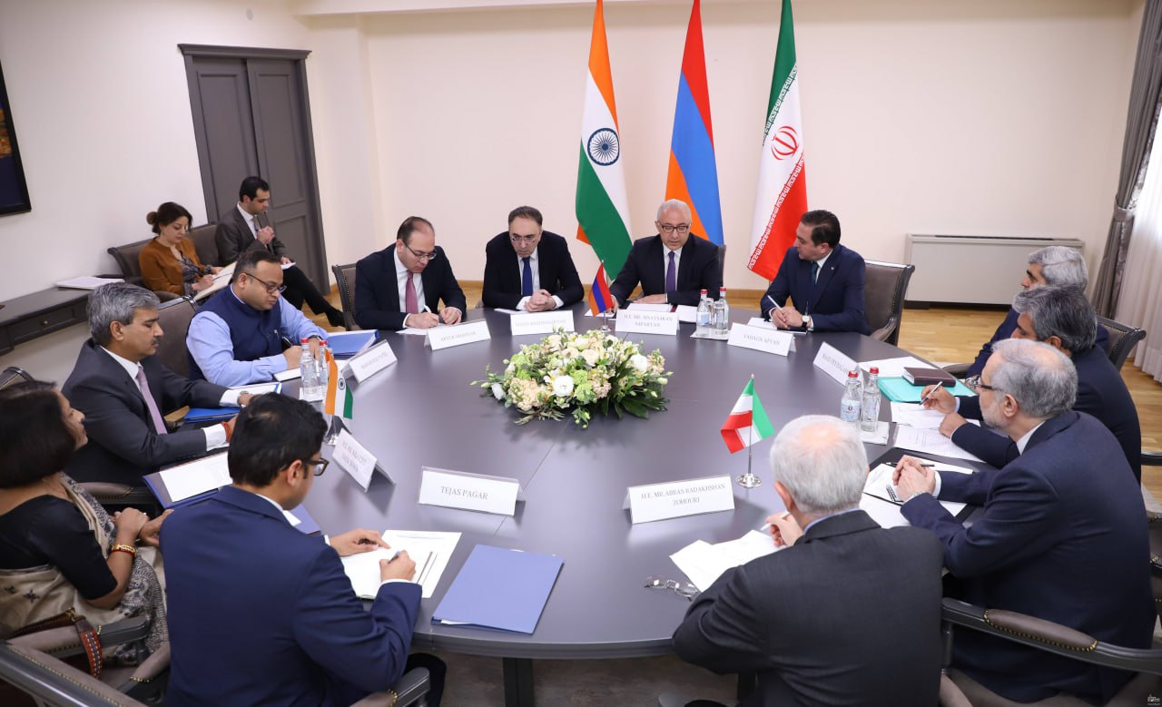 Ermənistan-İran-Hindistan XİN əməkdaşları İrəvanda görüşdü