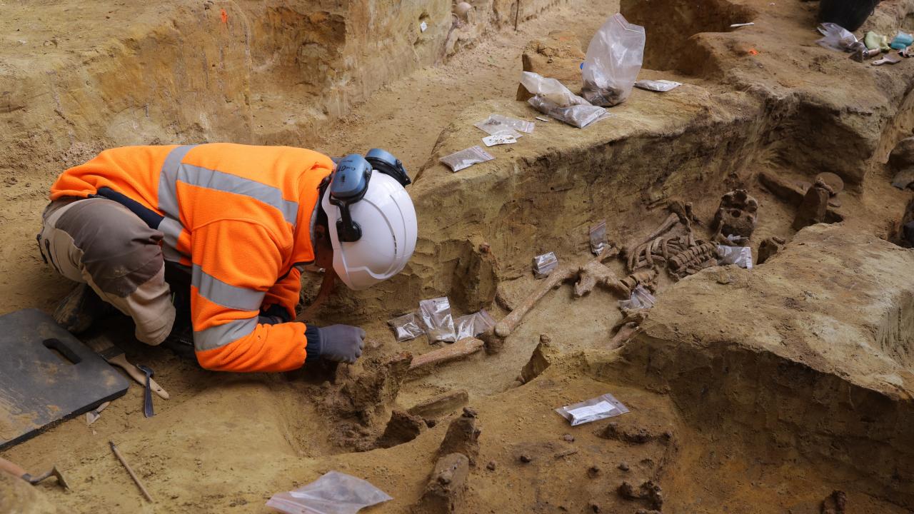 II əsrə aid 50 qəbir tapıldı
