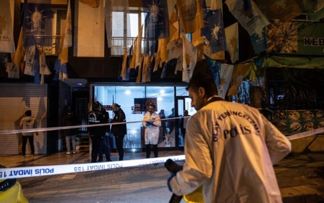 AKP-nin seçki bürosu qarşısında silahlı insident