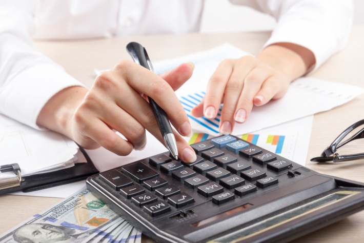 İşə gəlməyənlərə də maaş verilib 