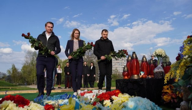 Estoniya baş naziri Buçada - FOTOLAR