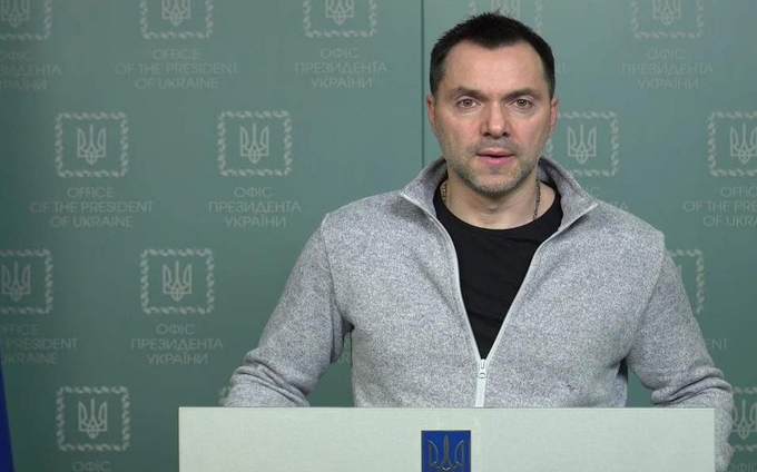 Azərbaycan parlaq oyun nümayiş etdirir - Arestoviç 