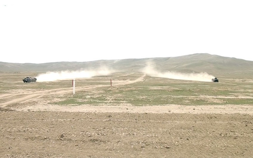 Zirehli texnikalardan atəş açıldı - Təlimdən VİDEO