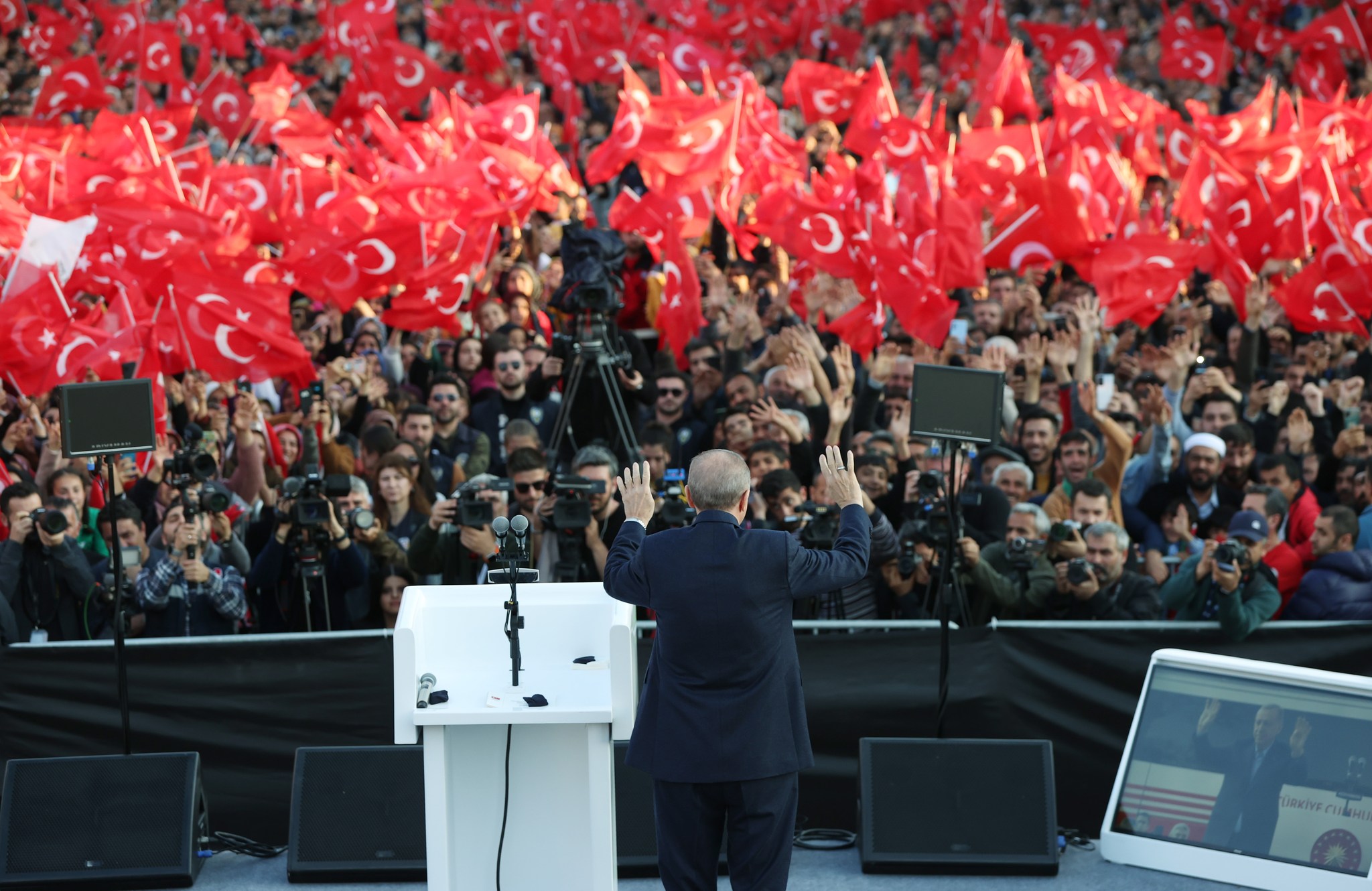 Azərbaycan vətəndaşları Ərdoğanın qalib gəlməsini istəyir - SORĞU
