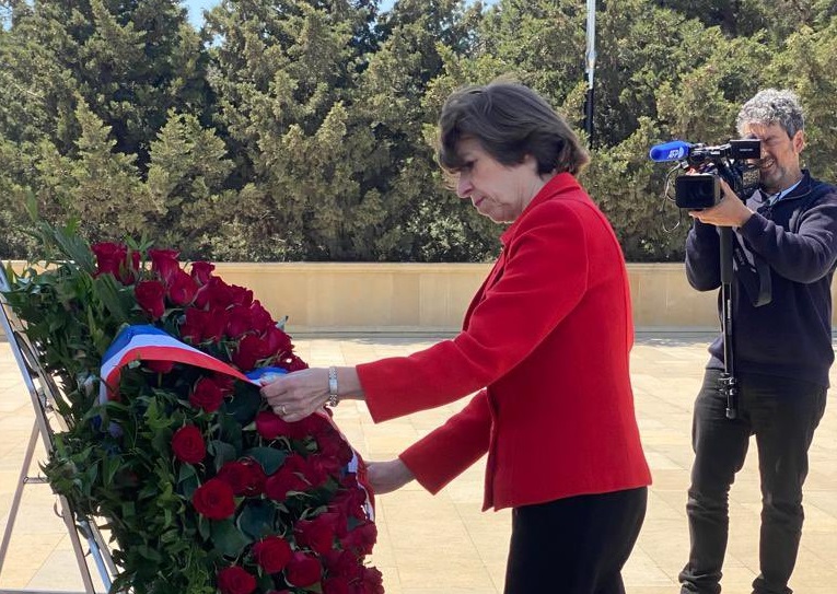 Fransanın XİN başçısı Şəhidlər Xiyabanında - FOTO