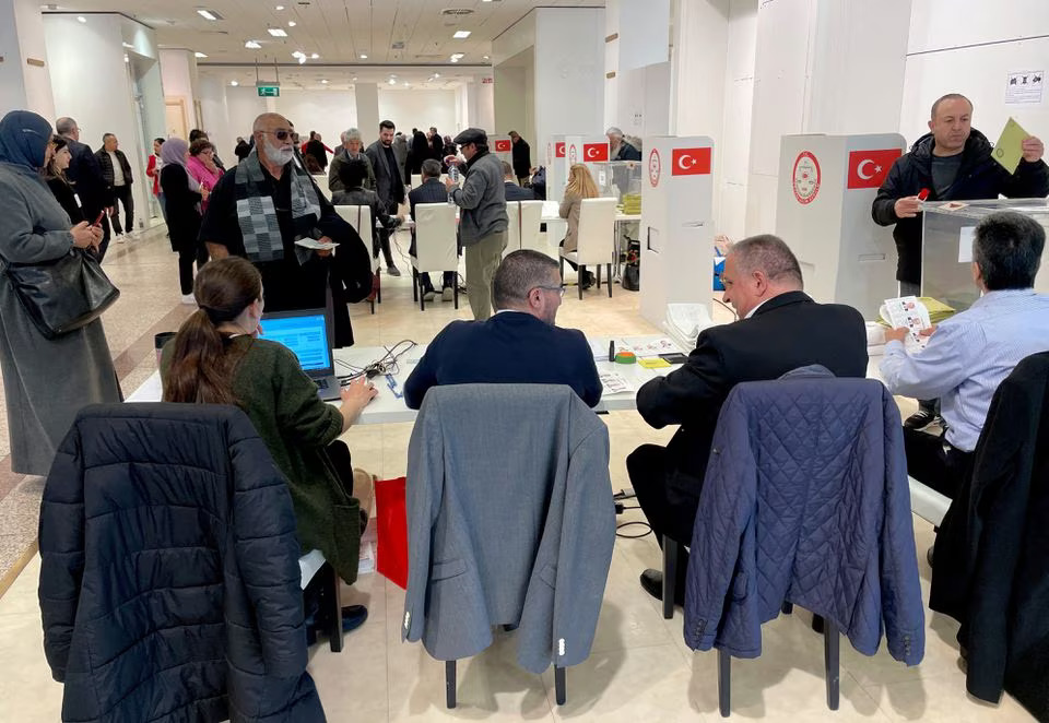 Almaniyada 1.5 milyon türk səs verir - FOTOLAR