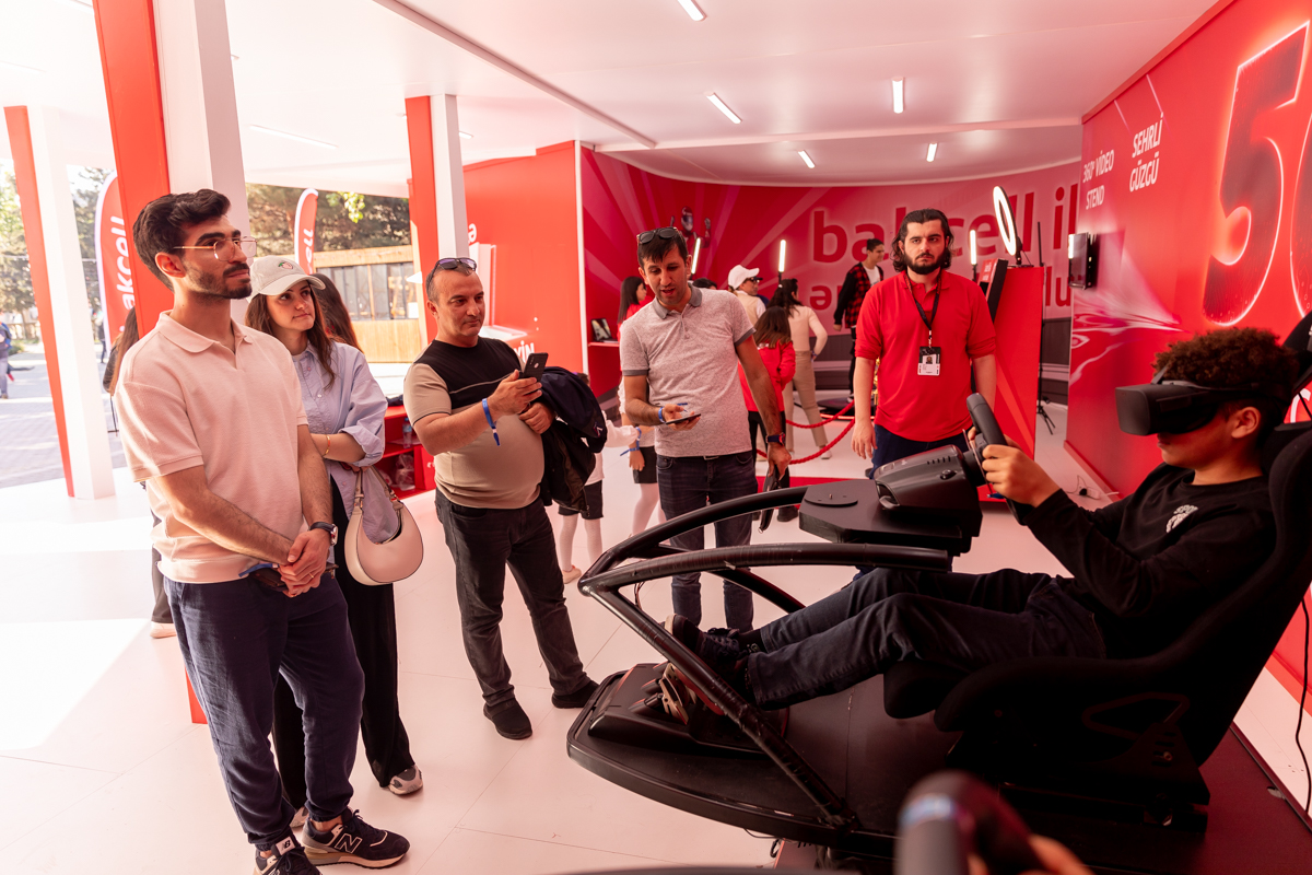 Bakcell stendinə azarkeş axını!