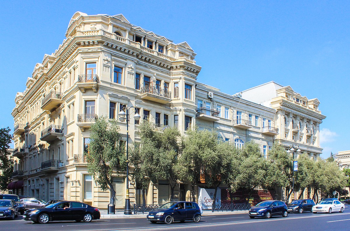 Neftçilər prospektinin bir hissəsi açıldı 