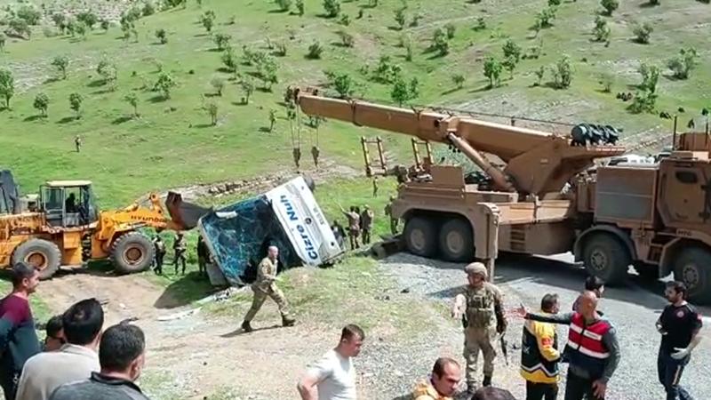 Türkiyədə ağır qəza - 2 əsgər həyatını itirdi, 45-i yaralandı
