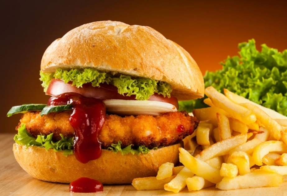 “Fast food” mədə-bağırsaq xəstəliyi yaradır