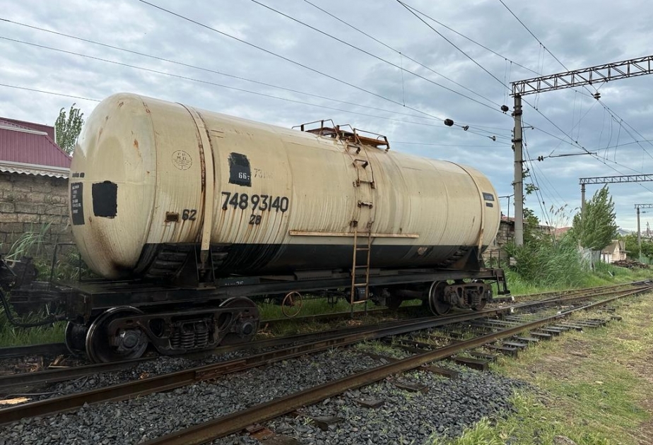 Bakıda Gürcüstana məxsus yük vaqonu aşıb