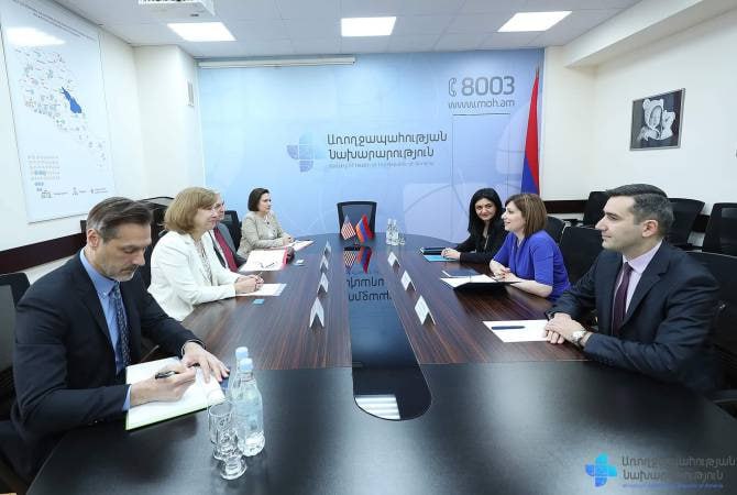 ABŞ səfiri erməni nazirlə danışıqlar apardı