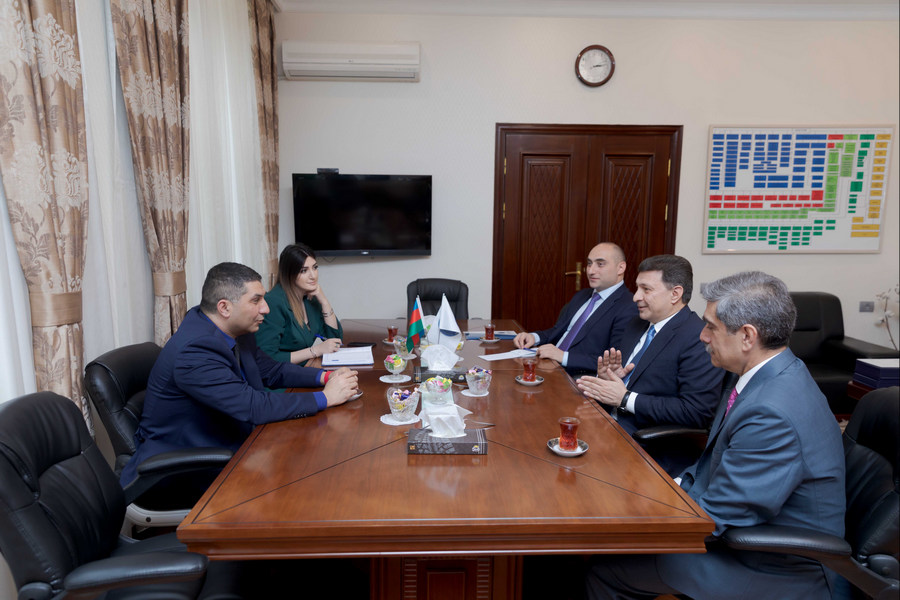 ATU rektoru Gəray Gəraybəyli ABŞ-dan fəxri qonaq Teymur Nəsirovla görüşüb