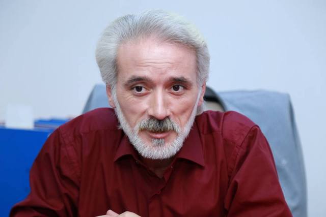 Tanınmış aktyordan sərt sözlər: İtə də dəyər verirsiniz...