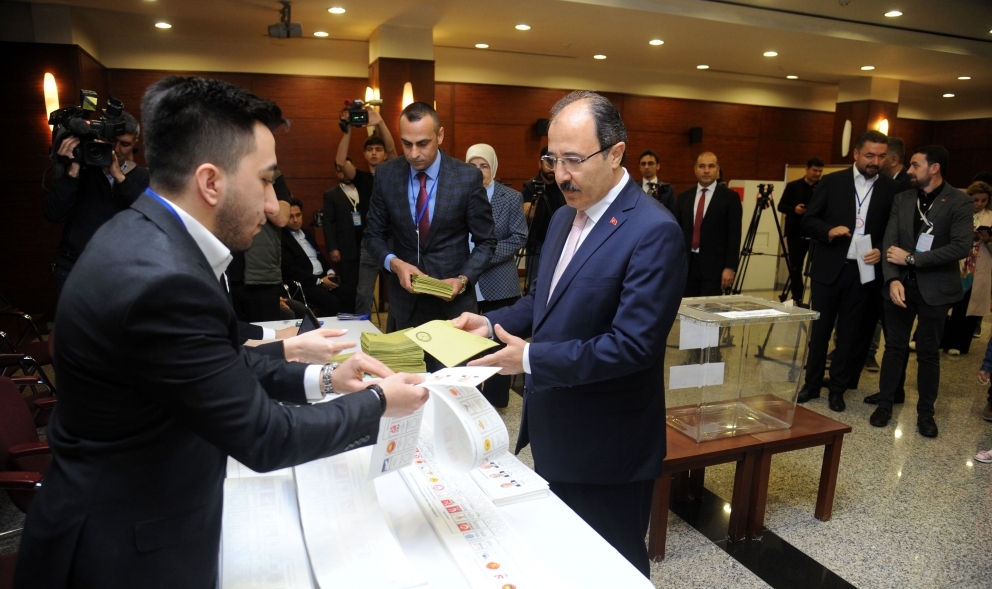 Bakıdakı Türkiyə səfirliyində səsvermə BAŞLADI