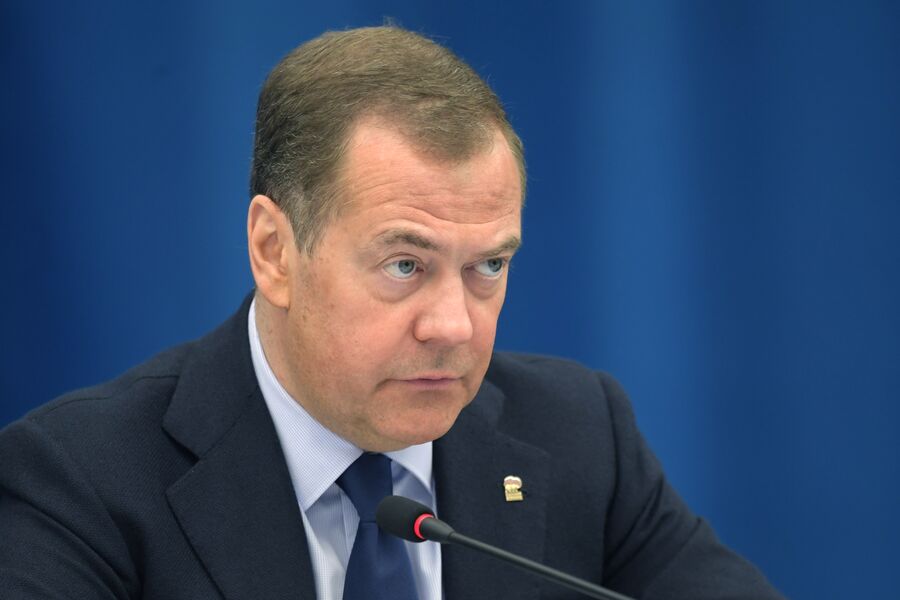 Almaniya Avropada liderliyini itirəcək - Medvedev