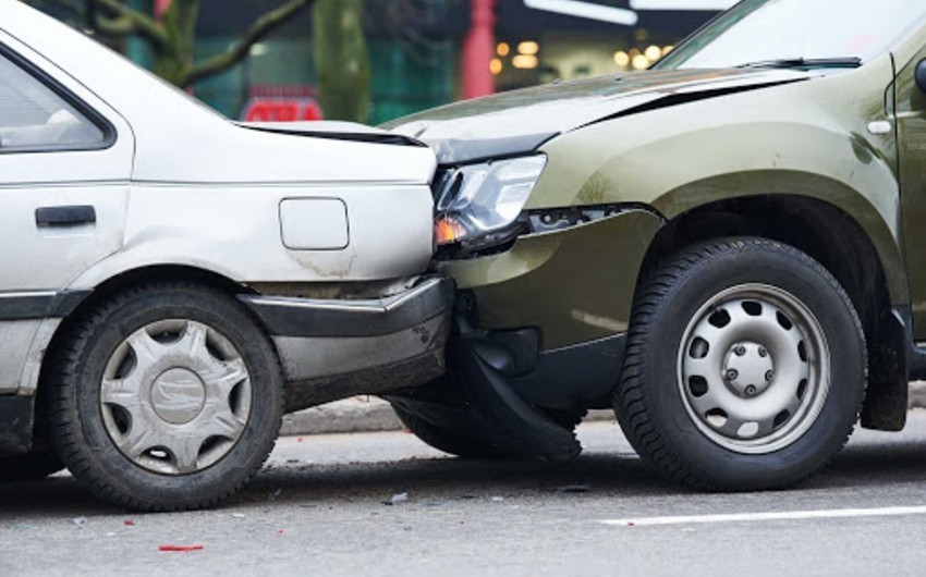 İki maşın toqquşdu - Xəsarət alan var