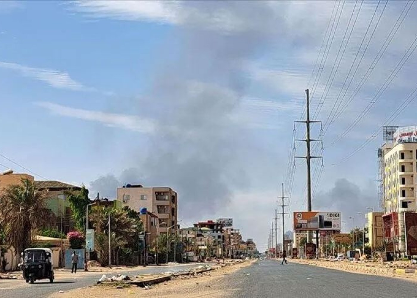 Sudanda Türkiyə səfirinin avtomobili atəşə tutuldu