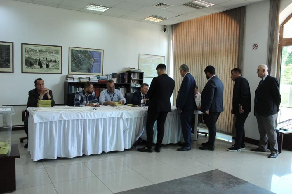 Türkiyə vətəndaşları Gəncədə səs verir