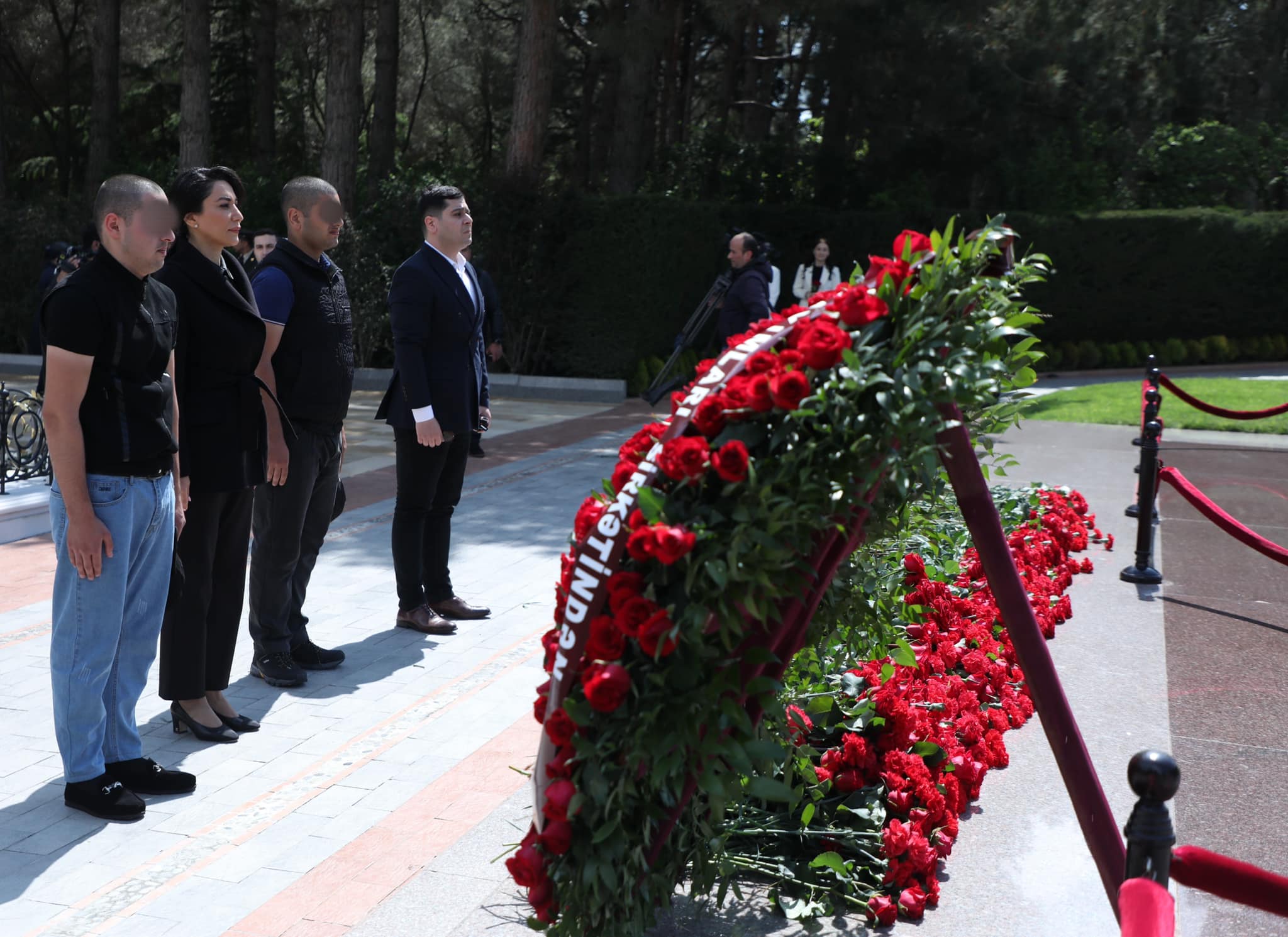 Yetkinlik yaşına çatmayan şəxslər şəhər gəzintisində - FOTOLAR