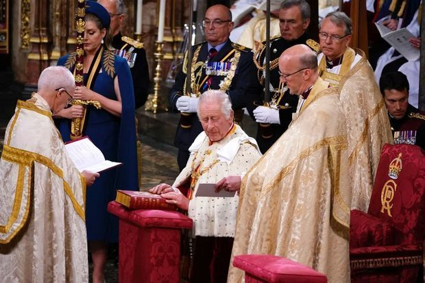 III Çarlz rəsmən Britaniya kralı oldu