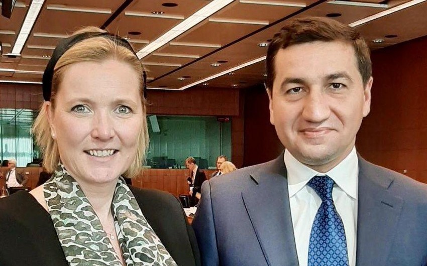 Prezidentin köməkçisi Aİ-nin komitə sədri ilə görüşdü 