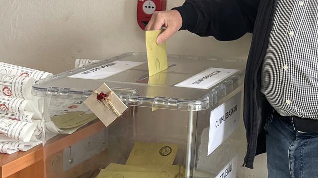 Türkiyə xaricində səs verənlərin sayı 1.7 milyona çatır 