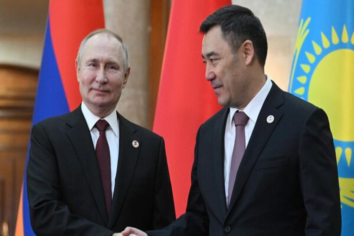 Putin Japarovla görüşdü